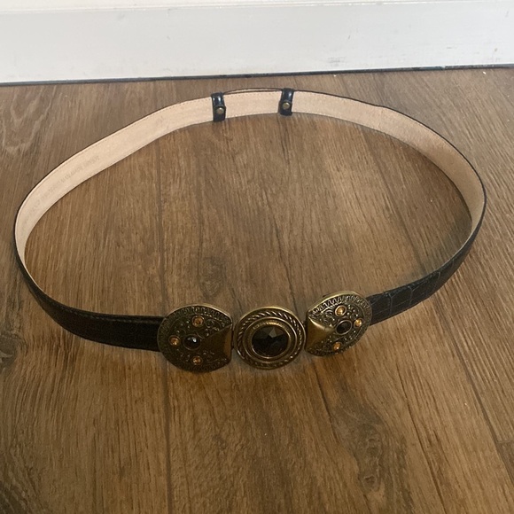 Black Croc Embossed leather ornate clasp belt Sz M/L brass buckle. - Picture 3 of 9